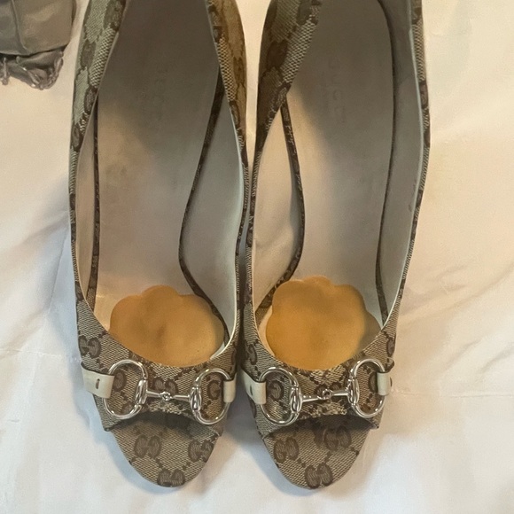 Gucci brown canvas horsebit heels - Picture 3 of 10